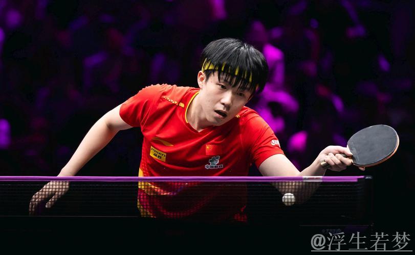 王楚钦绝妙神技！勒布伦失控，一脚踢飞乒乓球