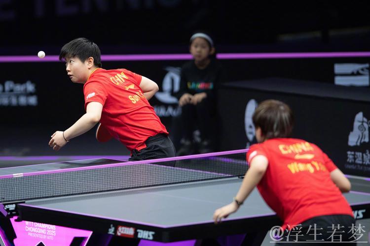 孙颖莎举动引热议，混双夺冠国乒陪练默默等待，刘国梁一语成真