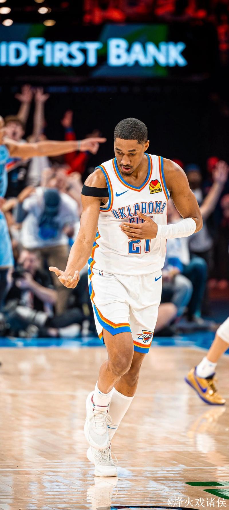 亚历山大40分雷霆擒狼12连胜 灰熊送太阳3连败